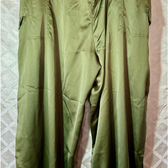 Lane Bryant 6th & Lane Olive Green Satin Cargo Full Leg Pants, 26/28 NWT - Picture 4 of 4